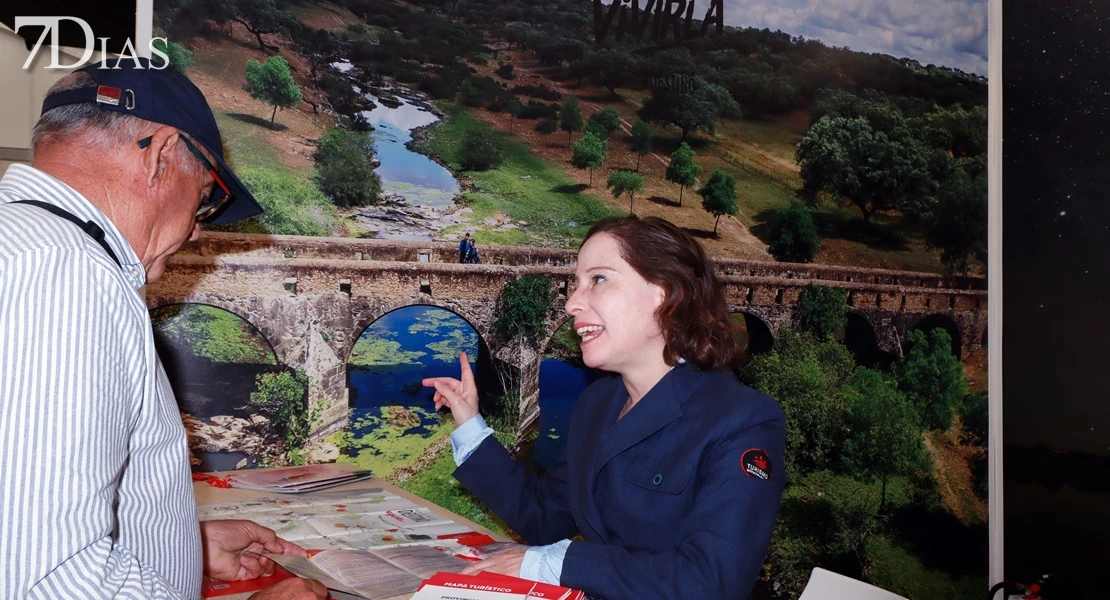 Aficionados de todas partes se unen en Villanueva del Fresno en busca del gurumelo