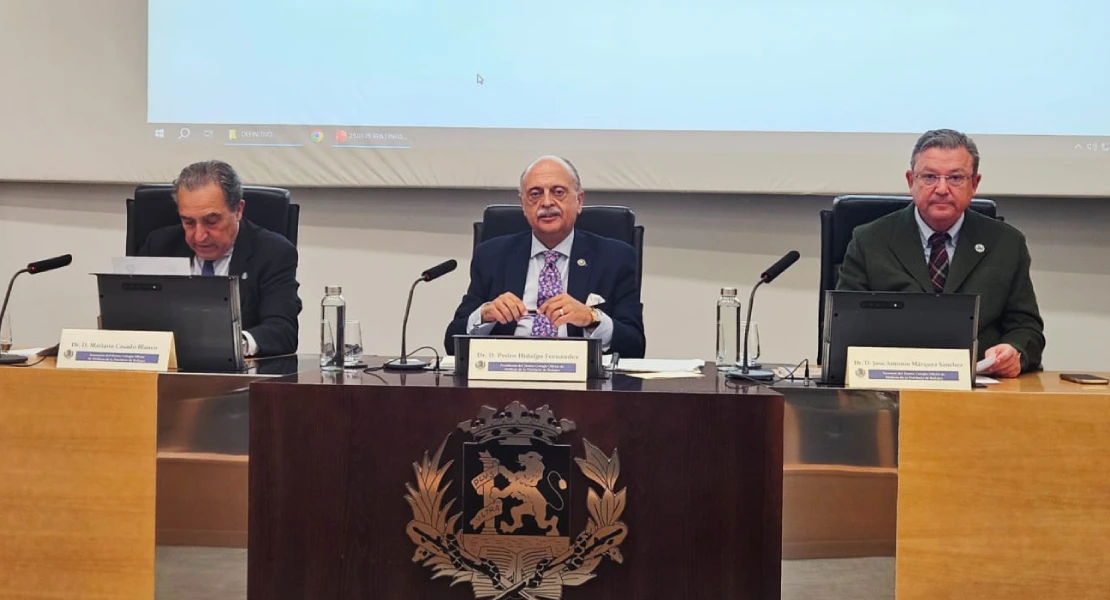 El Colegio de Médicos de Badajoz otorga su medalla de oro a la Confederación de Sindicatos Médicos