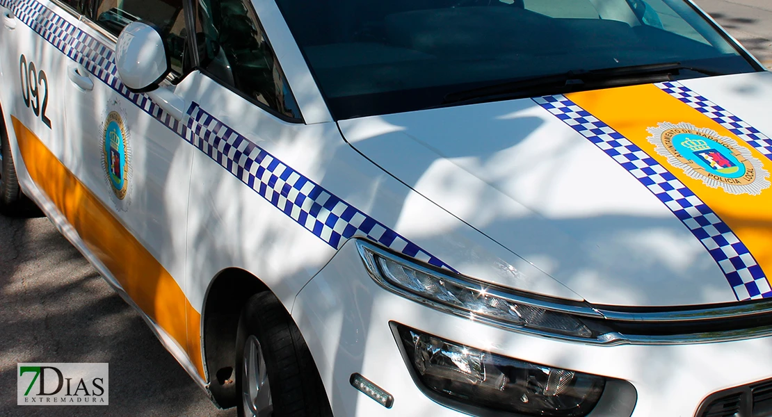 Un accidente en una rotonda de Badajoz se salda con dos heridos