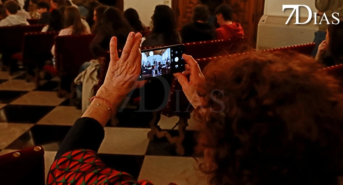 Jóvenes cacereños participan en las actividades del 8M: "Somos la voz del futuro"