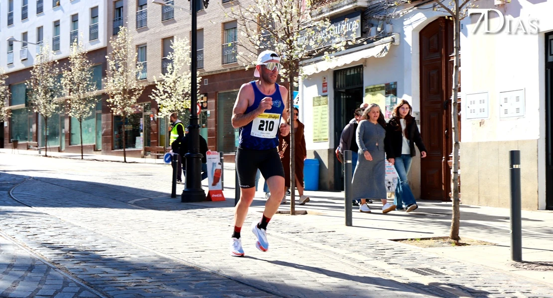 Galería de imágenes y vídeo de la 32 Maratón y 10 Medio Maratón 'Ciudad de Badajoz'
