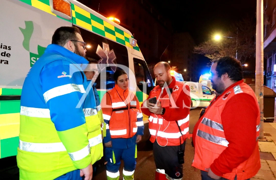 Un grave incendio obliga a desalojar un edificio en Badajoz y fallece un perro