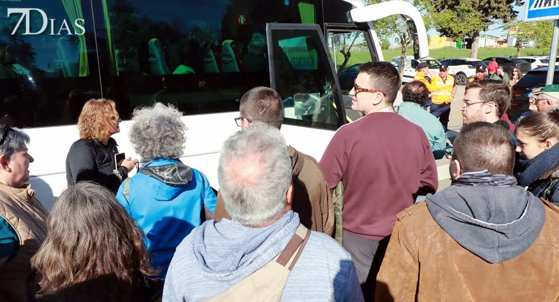 Aficionados de todas partes se unen en Villanueva del Fresno en busca del gurumelo