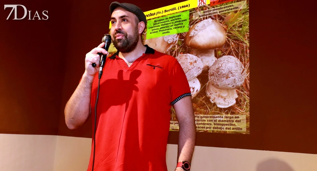 Aficionados de todas partes se unen en Villanueva del Fresno en busca del gurumelo