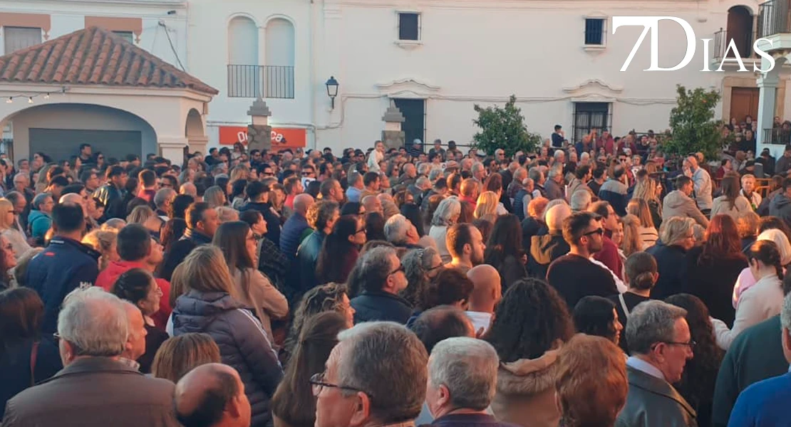 Hornachos abarrotado para apoyar a la familia de Francisca Cadenas