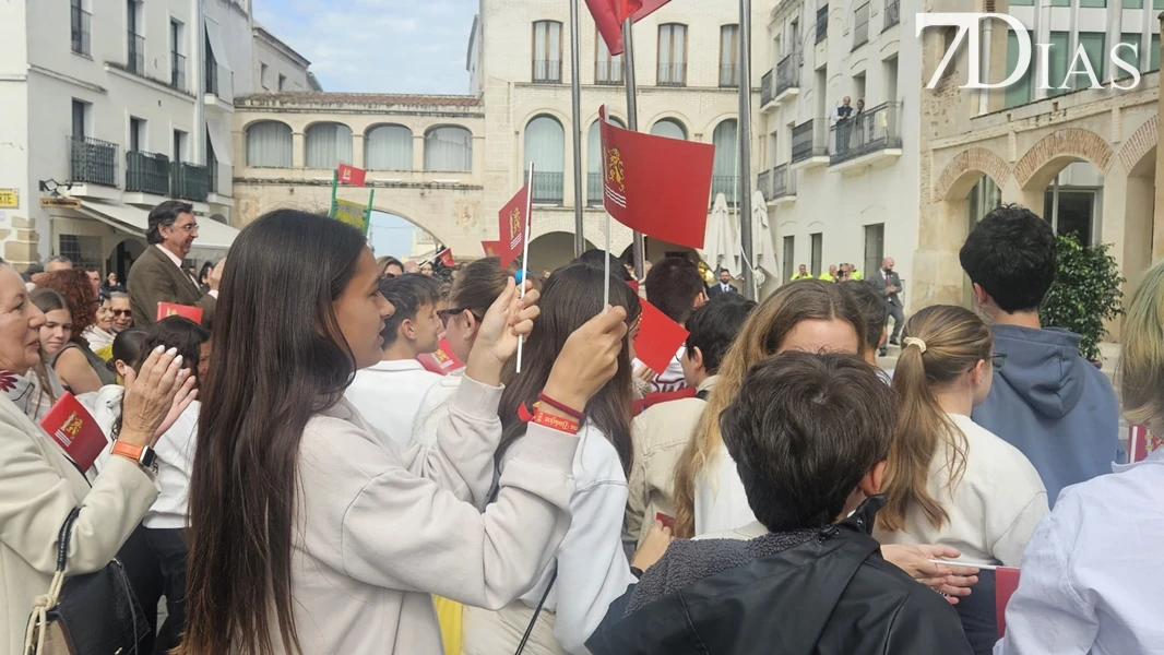 Inauguran una nueva estatua por el Día de Badajoz: