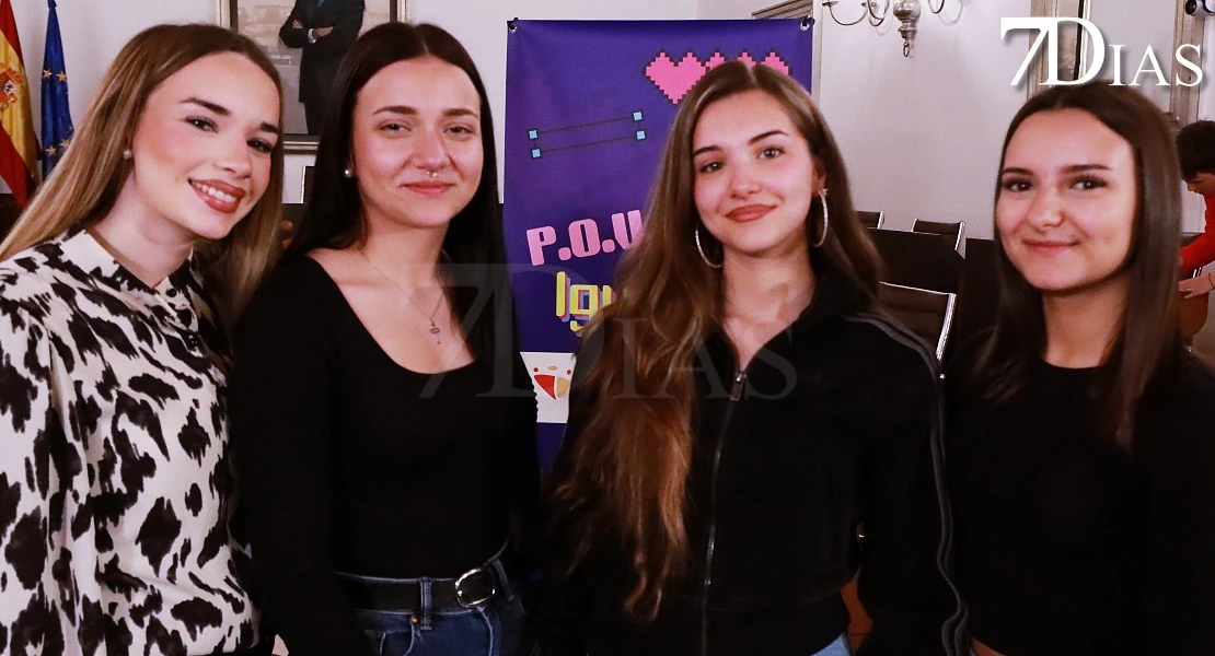 Jóvenes cacereños participan en las actividades del 8M: "Somos la voz del futuro"