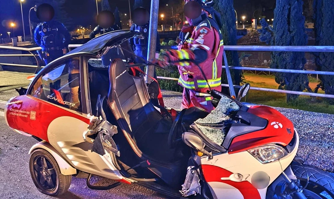 Una joven de 20 años vuelca y choca contra un muro en Ricardo Carapeto