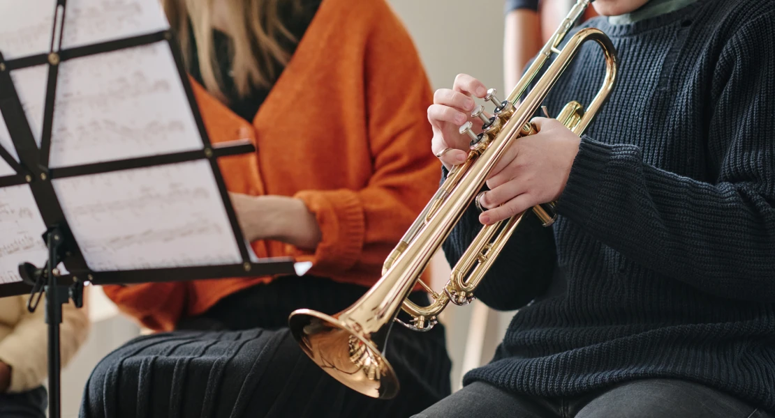 Cómo prácticar música puede ayudar en los estudios