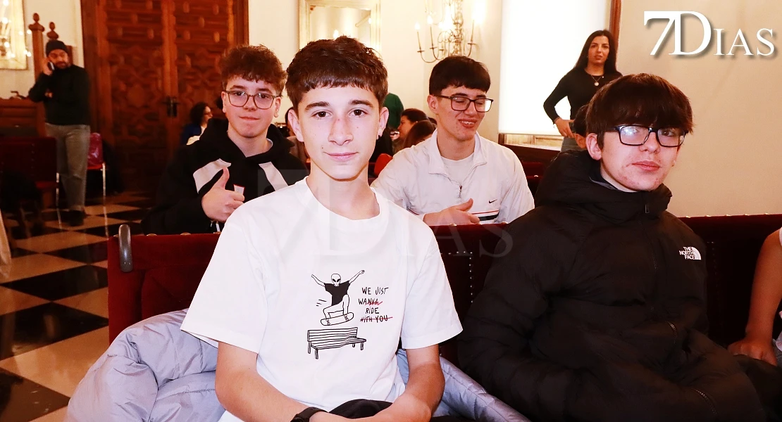 Jóvenes cacereños participan en las actividades del 8M: "Somos la voz del futuro"