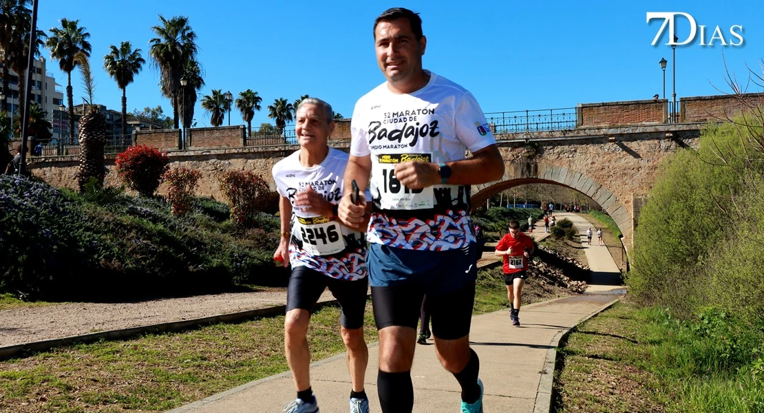 Galería de imágenes y vídeo de la 32 Maratón y 10 Medio Maratón 'Ciudad de Badajoz'