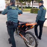 Detenido un menor tras atentar contra guardias civiles en una concentración de motos ilegal
