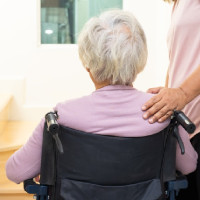 El PSOE acusa a la Junta de “desmantelar” la ayuda a domicilio en Extremadura