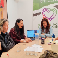 De Miguel insta a las administraciones extremeñas a que apoyen la protección animal