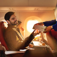 La compañía aérea Binter eleva su experiencia gastronómica a bordo con estas novedades