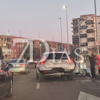 Un conductor se da a la fuga tras un accidente en el Puente de la Universidad de Badajoz