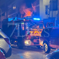 Un grave incendio obliga a desalojar parte de un edificio en Badajoz y fallece un perro