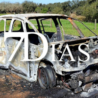 Estudian las causas del incendio de un vehículo en la zona de San Isidro en Badajoz