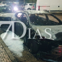 Cuatro vehículos afectados por un incendio nocturno en Badajoz