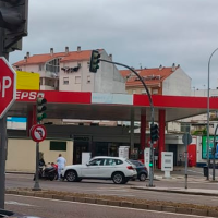 Un motorista cae al suelo tras accidentarse con su moto en Badajoz