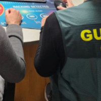 Cinco jóvenes detenidas por agredir a una mujer trans en un pub