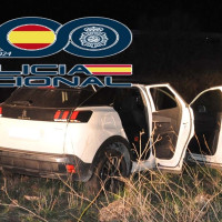 Dos encapuchados huyen de la policía y sufren una colisión tras un robo con fuerza en Cáceres