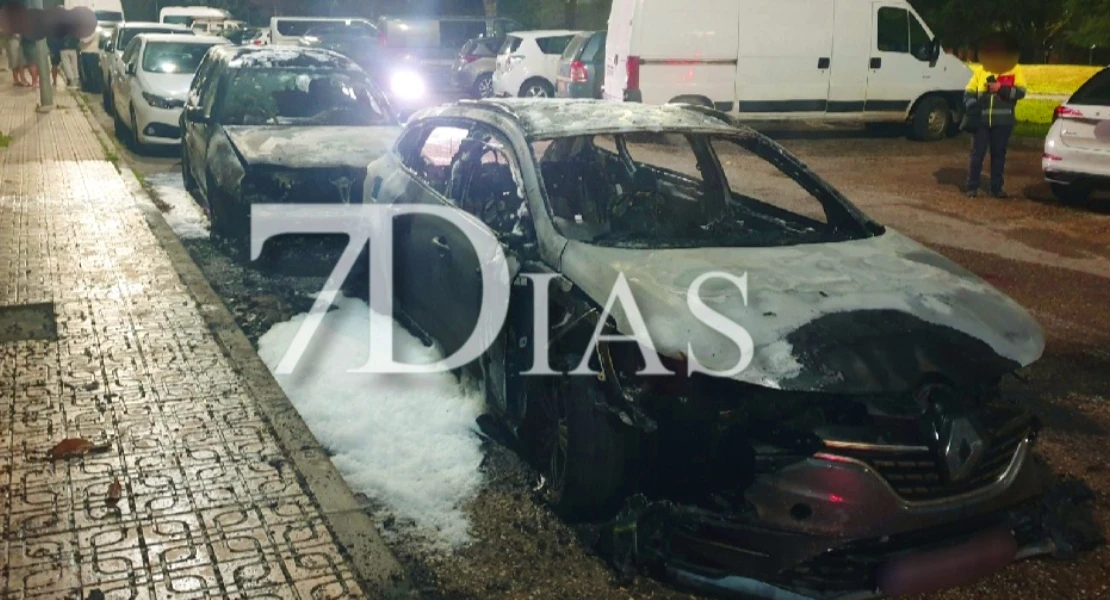 Cuatro vehículos afectados por un incendio nocturno en Badajoz