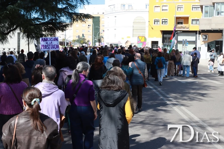 Marcha del 8M en Badajoz en imágenes
