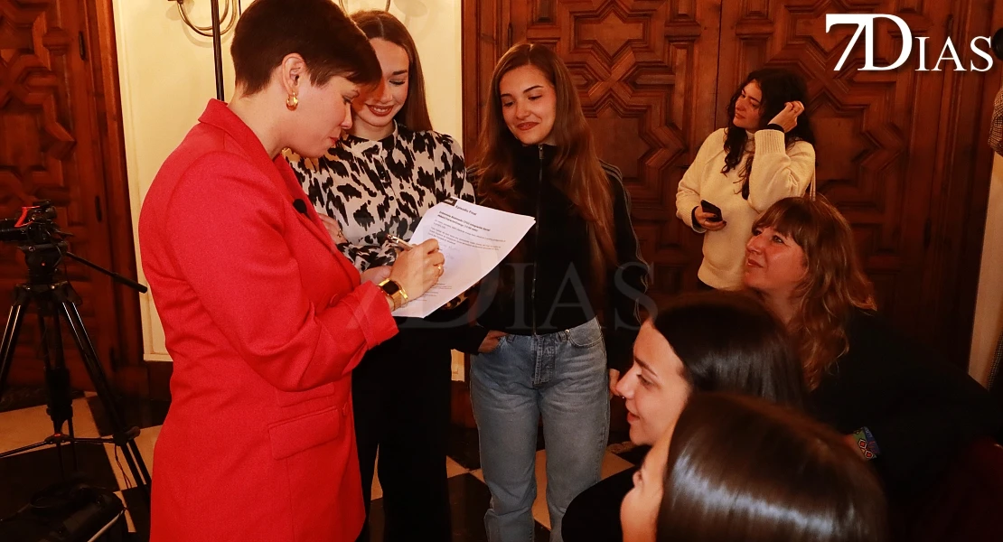 Jóvenes cacereños participan en las actividades del 8M: "Somos la voz del futuro"