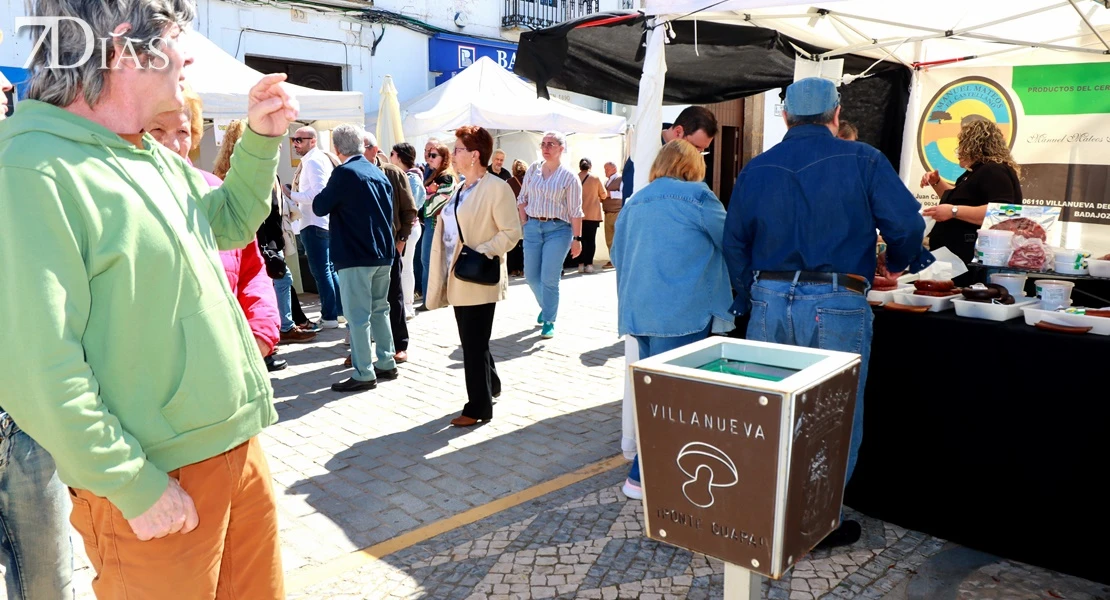 Aficionados de todas partes se unen en Villanueva del Fresno en busca del gurumelo