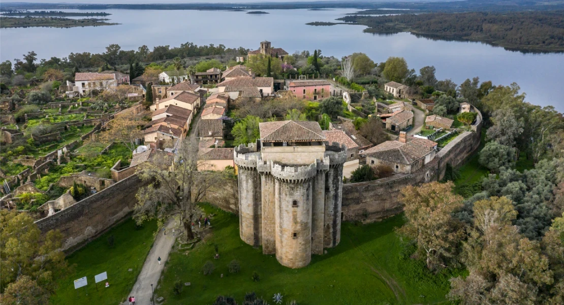 Herida una mujer tras accidentarse en el castillo de Granadilla (CC)