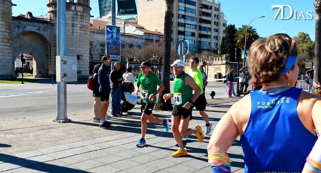 Galería de imágenes y vídeo de la 32 Maratón y 10 Medio Maratón 'Ciudad de Badajoz'