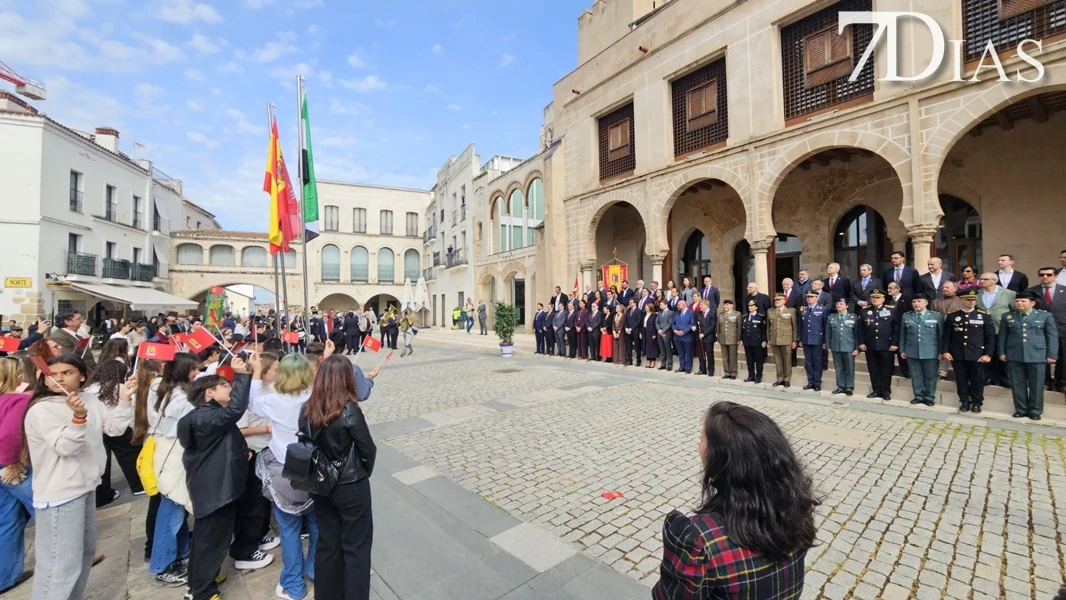 Inauguran una nueva estatua por el Día de Badajoz: