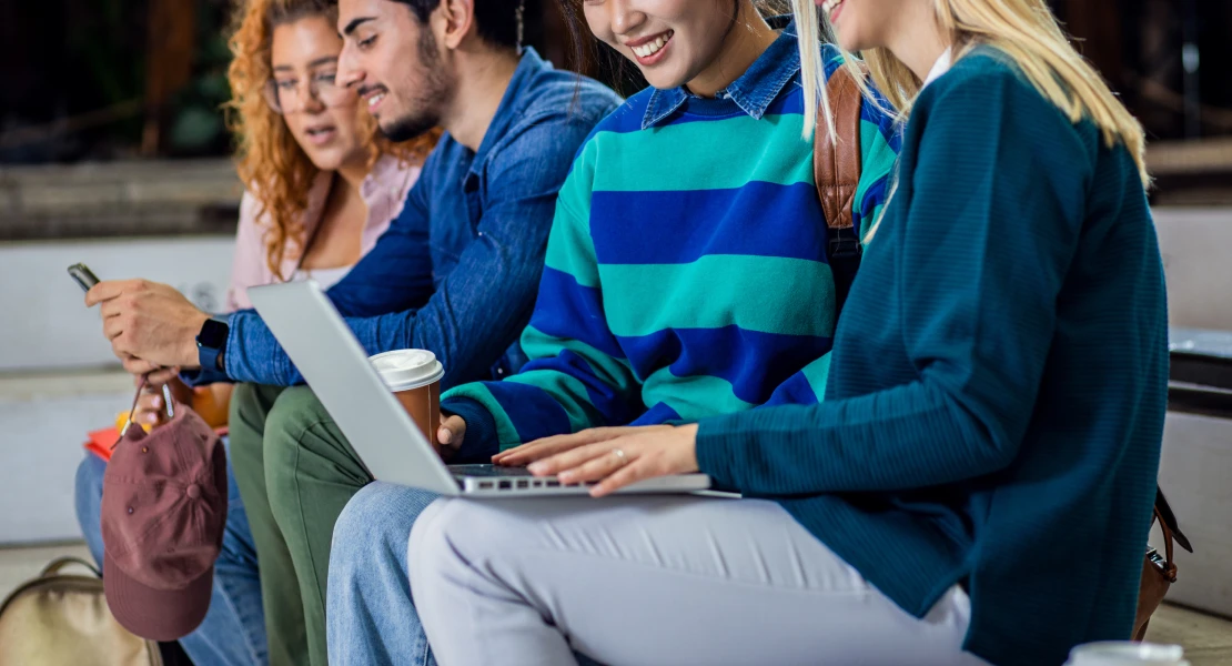 Confirman una nueva ayuda de 900 € al mes para universitarios: ¿cuál es su fin?