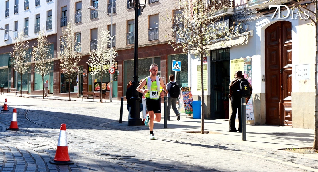 Galería de imágenes y vídeo de la 32 Maratón y 10 Medio Maratón 'Ciudad de Badajoz'