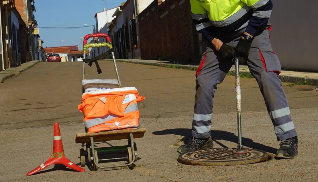 Trabajos de prevención contra ratas y cucarachas en municipios de la provincia de Badajoz