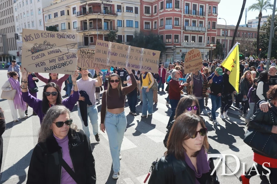 Marcha del 8M en Badajoz en imágenes