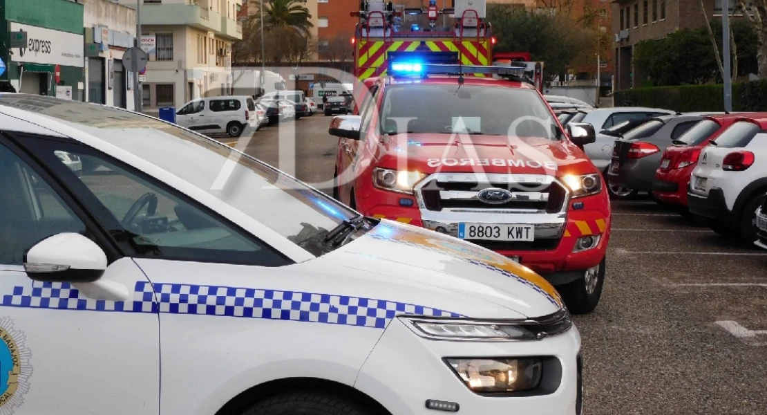 Amplio dispositivo por un incendio en un local de Valdepasillas