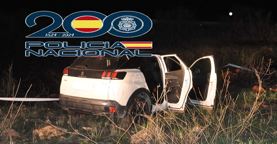 Dos encapuchados huyen de la policía y sufren una colisión tras un robo con fuerza en Cáceres