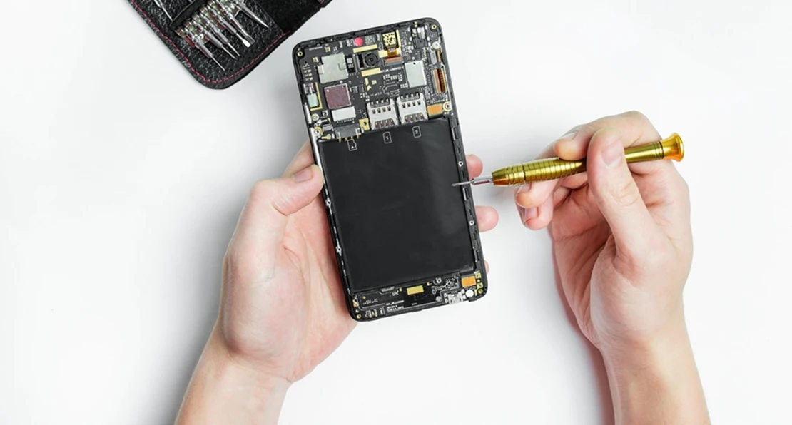 Europa revoluciona la manera de fabricar móviles: nuevo diseño y baterías extraíbles