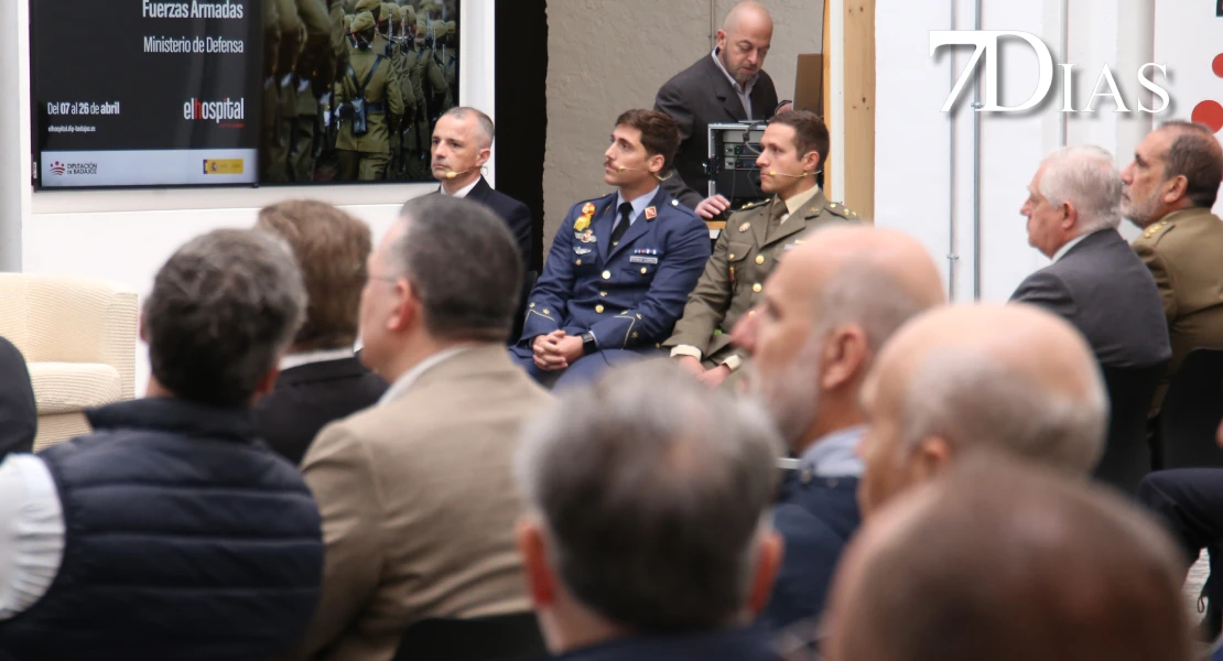 El Hospital Centro Vivo inaugura una exposición sobre la permanente adaptación de las FF.AA.