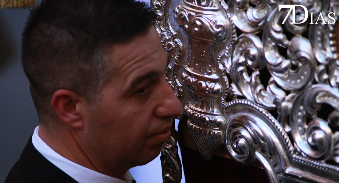 Las mejores imágenes de la salida de la Virgen de la Soledad de Badajoz