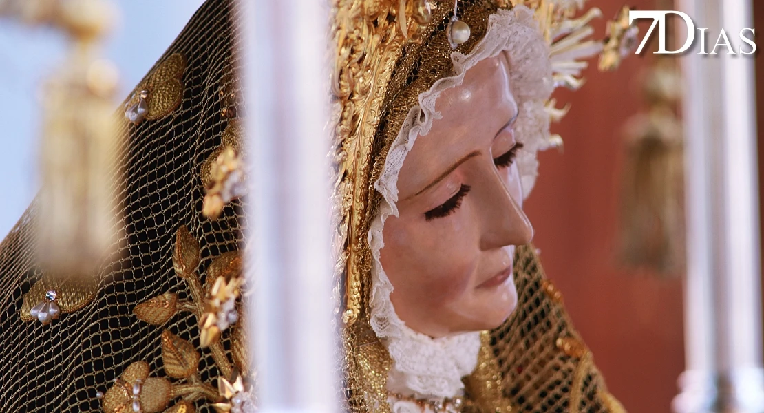 Las mejores imágenes de la salida de la Virgen de la Soledad de Badajoz