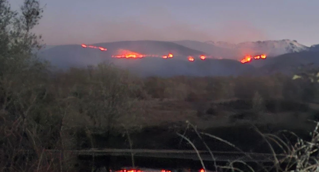 Extremadura lucha contra un incendio que ha arrasado ya 600 hectáras