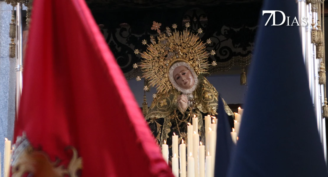 La Patrona de Badajoz, la Virgen de la Soledad, sale a las calles aclamada por todos los pacenses