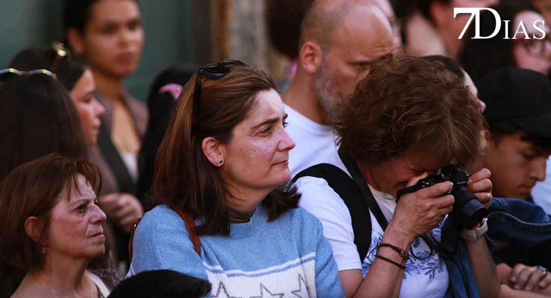 Las mejores imágenes de la salida de la Virgen de la Soledad de Badajoz