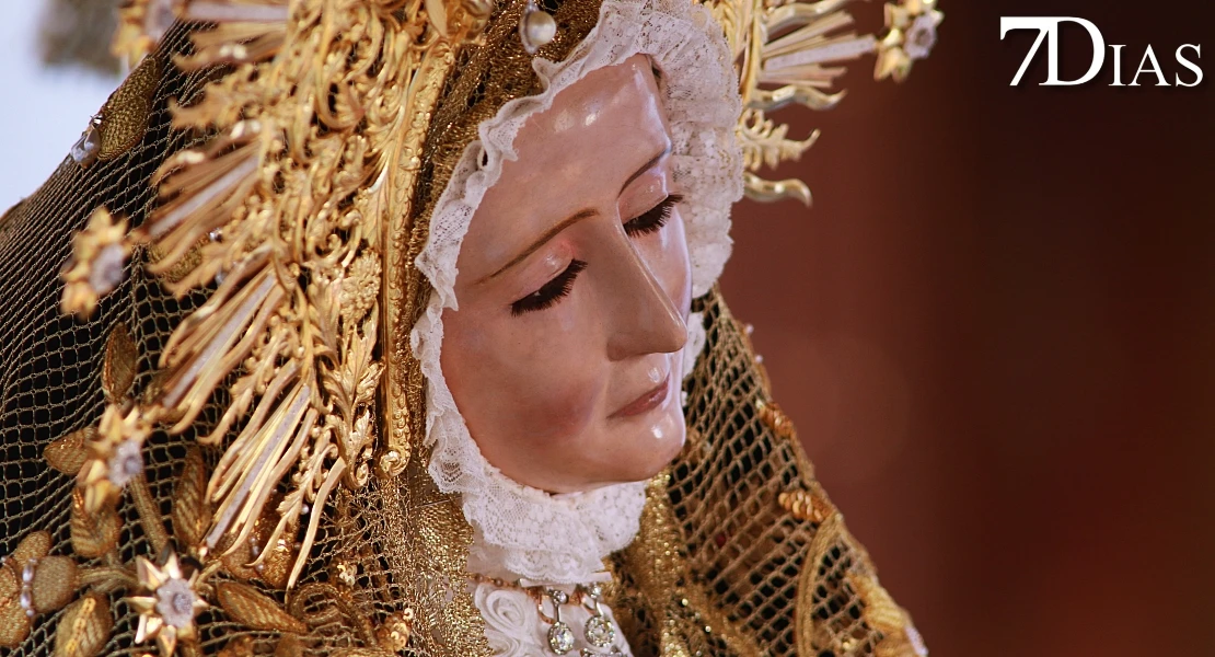 Las mejores imágenes de la salida de la Virgen de la Soledad de Badajoz