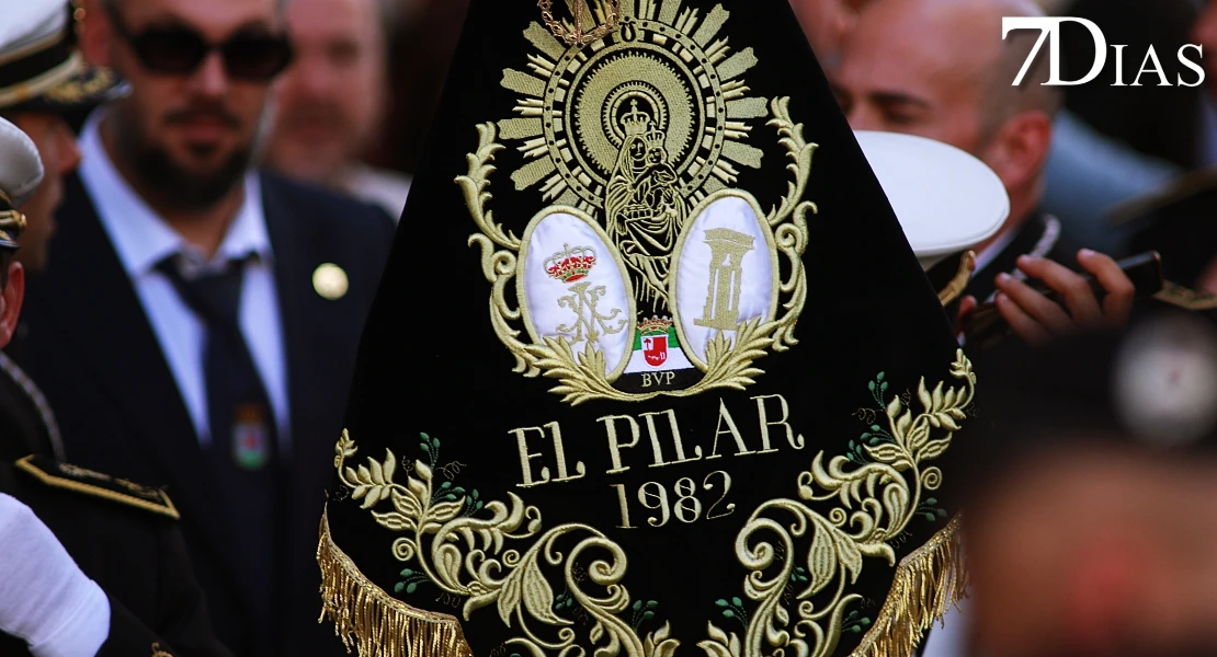Las mejores imágenes de la salida de la Virgen de la Soledad de Badajoz