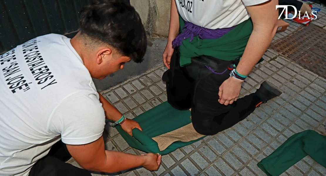 Los mejores planos de la procesión del miércoles en Badajoz: el Descendimiento y la Esperanza