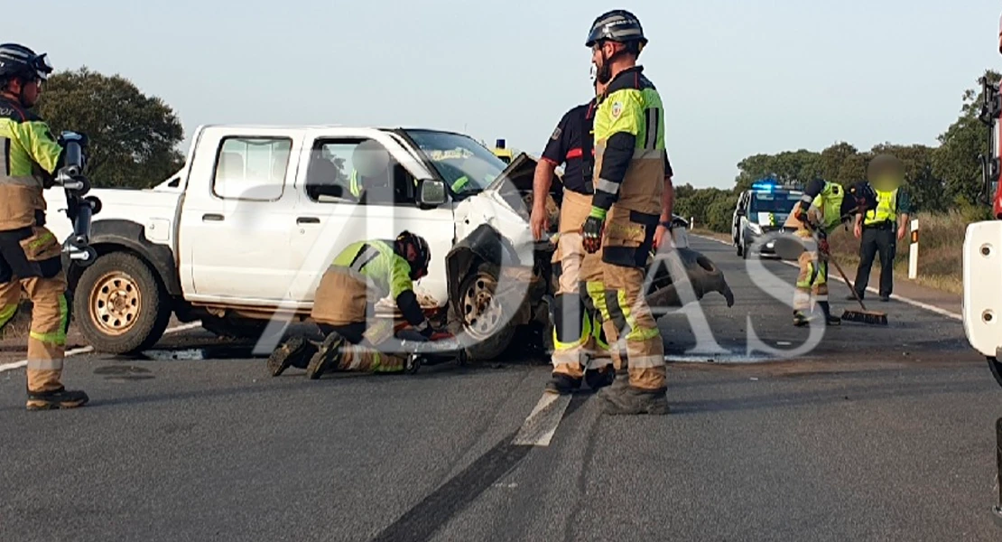 Un grave accidente provoca retenciones en la N-523: dos hombres heridos, uno de ellos, grave